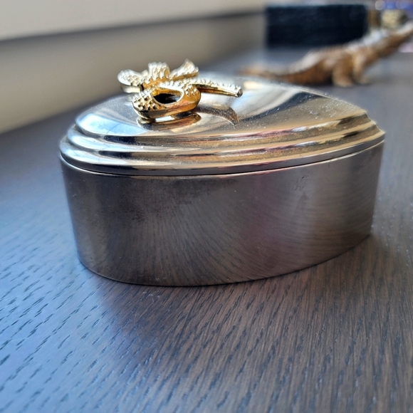 Vint Silver Plated Heart Shaped Golden Bow Jewelry Trinket Box with White Lining - Picture 8 of 11